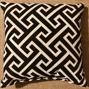 RESERVED BLACK CREAMY WHITE TEXTURED HEAVY LINEN PILLOW PATIO DECOR  NEW 13x13